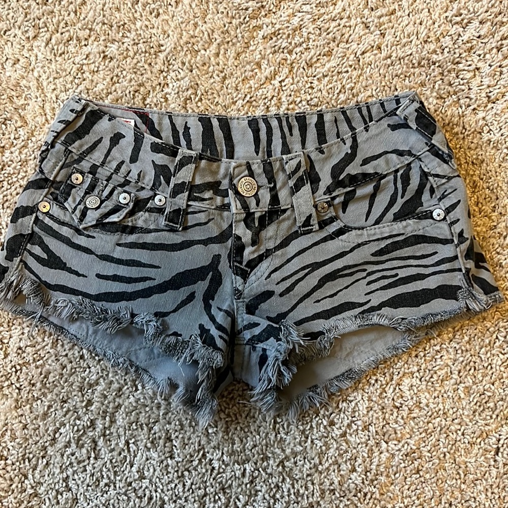 True Religion shorts. Size 26